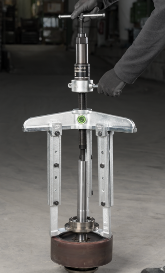 KUKKO 11-2-B Heavy-Duty 3-Jaw Hydraulic Puller – 650 mm Spread